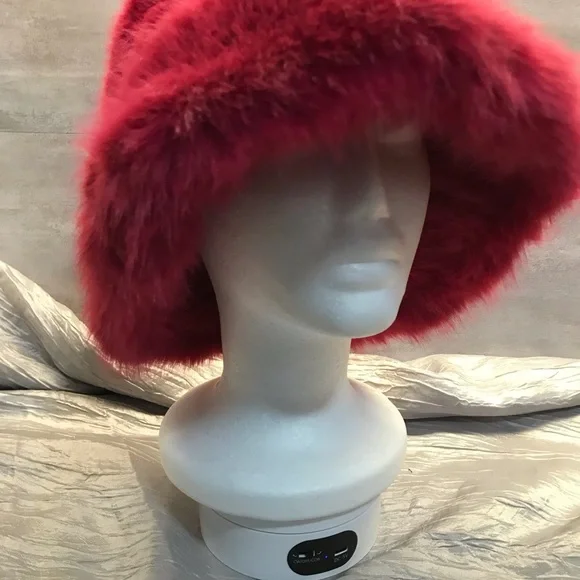 Luxurious Pink Faux Fur Hat - Picture 7 of 10
